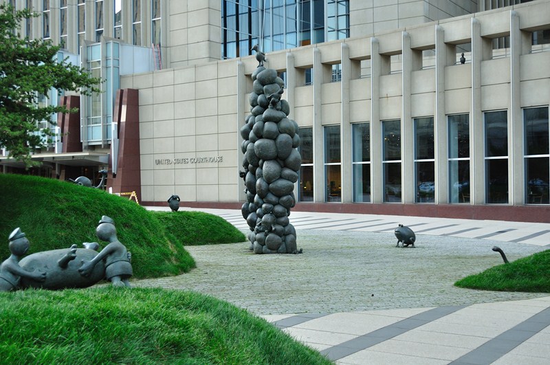 231 Minneapolis Statues Courthouse.jpg